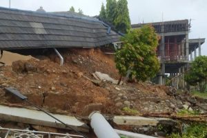 Pondasi Masjid di Kota Bengkulu Roboh Akibat Hujan Deras