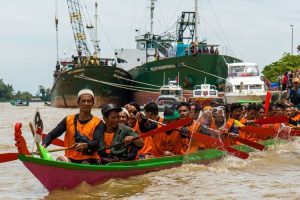 Lomba perahu di Festival Sungai Kayan tetap meriah meski diguyur hujan