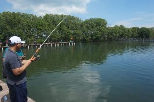 Wakil gubenur mengajak warga Jawa Tengah berwisata lokal