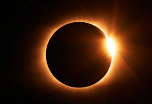Cara Mengamati Gerhana Matahari 2023 yang Aman