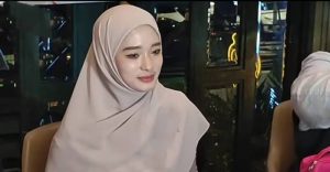 Inara Rusli Akhirnya Memutuskan Untuk Membuka Cadar