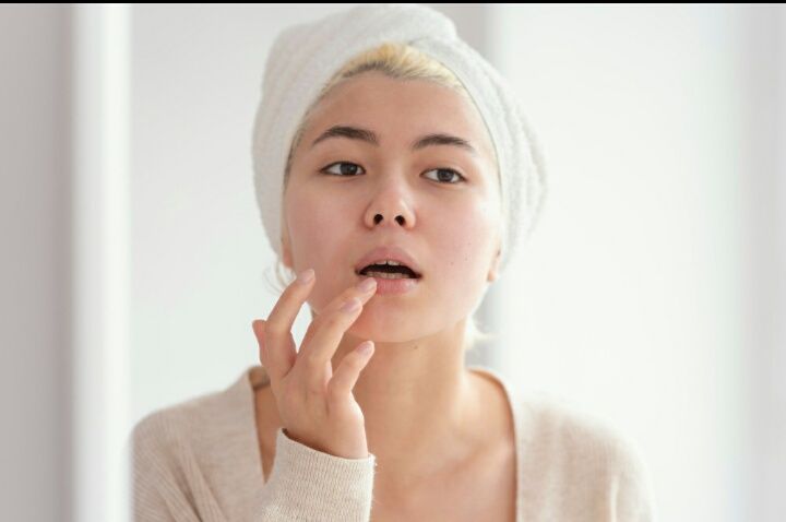 10 Cara Alami untuk Menjaga Kelembaban Bibir