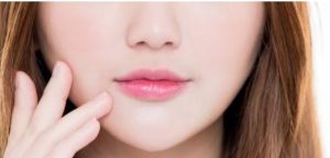 10 Cara Alami untuk Menjaga Kelembaban Bibir