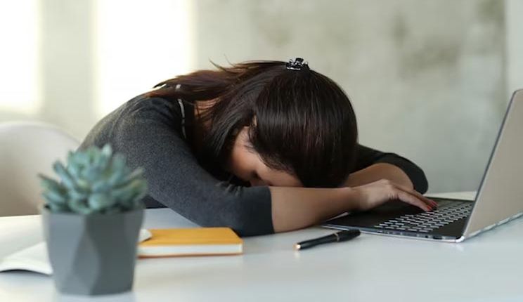 Kenapa Masih Suka Merasa Ngantuk Padahal Tidur Cukup? Apakah Berbahaya?