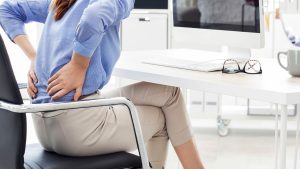 Duduk Terlalu Lama Sebabkan Sakit Punggung? Cegah dengan Cara Ini