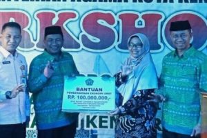 Kemenag Sultra Beri Bantuan Modal Pada Pelaku UMKM
