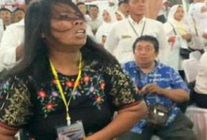 Benarkah Emak-emak Pelempar Sandal ke Jokowi ODGJ