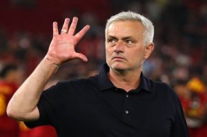 AS Roma di Jagokan Jura Liga Eropa, Jose Mourinho Bodo Amat