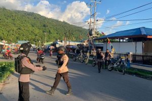 Polres Wondama Papua awasi penyaluran BBM di lokasi APMS Wasior
