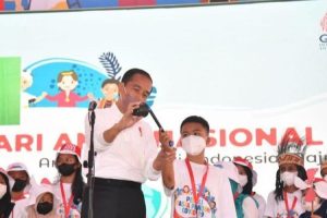 Peringatan HAN 2022, Presiden Jokowi Ajak Anak-anak Bermain Sulap