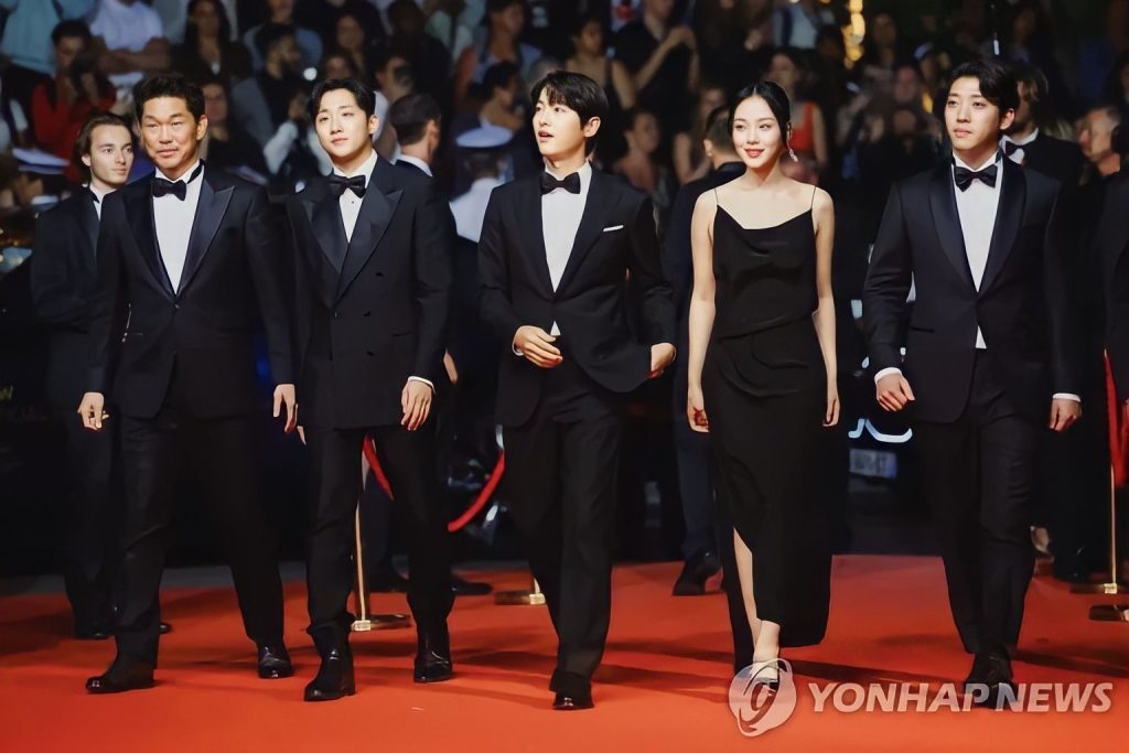 Jadi Perbincangan, Song Joongki dan Istrinya Katy Louise Saunders Terlihat Bersama di Cannes 2023