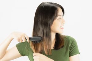 7 Tips Membuat Rambut Terlihat Hitam Alami