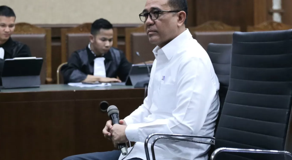 Terkait Gratifikasi Rafael Alun didakwa Bersama Istrinya