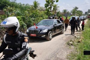 Jokowi  Ambil Alih Perbaikan Jalan di Lampung, Gubernur Lampung Terlihat Senang Sekali