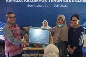 BI Latih Perajin Tenun Di Kaki Gunung Rinjani Lombok