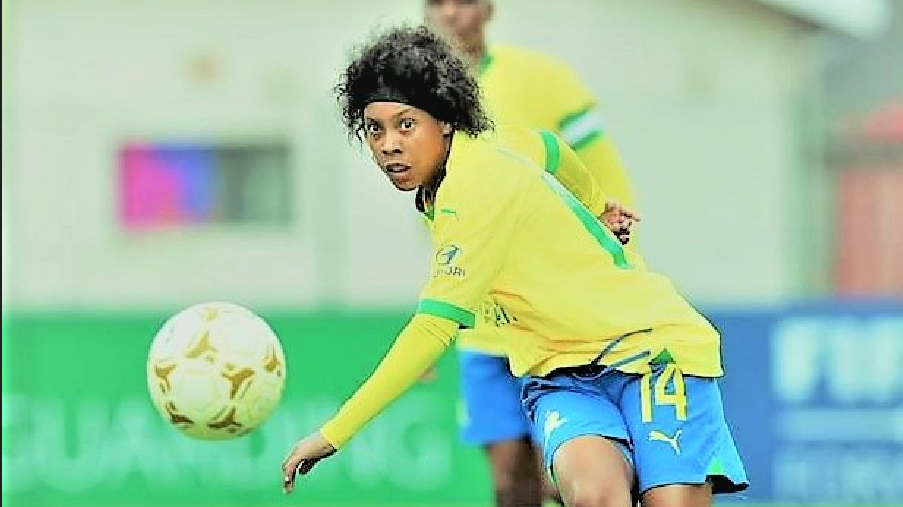 Virall ! Pesepak Bola Wanita Ini Mirip Sekali dengan Ronaldinho