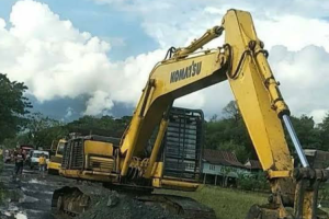 PUTR Sulsel Fokuskan Perbaikan Saluran dan Ruas Jalan Pekkae – Takkalala