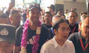 Pengunjung Mall di Jakarta di Hebohkan Kedatangan  Sang Legenda AC Milan Kaka