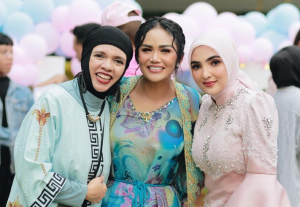 Ashanty Posting Foto Bersama Krisdayanti dan Geni Faruq di Acara Reveal Gender Aurel Hermansyah