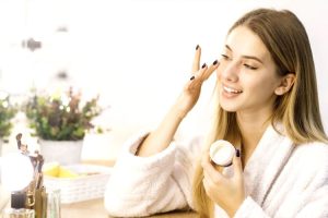 8 Produk Kosmetik Yang Sebenarnya Tidak Diperlukan