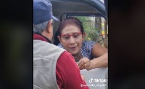 Susi Pudjiastuti Menjadi Sorotan Saat Kendarai Pick Up dan Minta Rokok Warga