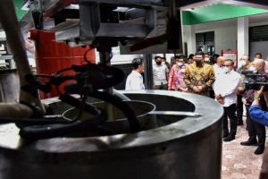 Gubernur Sumut Kembangkan Alat Produksi Minyak Merah