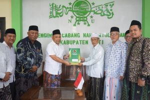 Terima Bantuan Meja dari PPP Pati, Pengurus PCNU : Kedepannya PPP Ganti Dapat Kursi