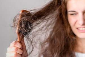 5 Tips Mengatasi Rambut Rontok Secara Simpel