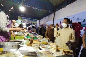 Wali Kota Palangka Raya Ajak Warga Maksimalkan Pembayaran Non Tunai Di Pasar Ramadhan