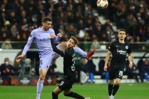 Bertanding Di Kandang Frankfurt, Gol Torres Selamatkan Barcelona Dari Kekalahan