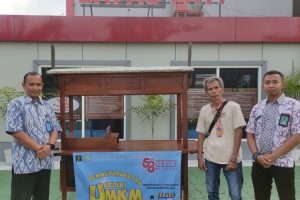 Kalapas Pati Serahkan Gerobak Kepada Pelaku UMKM
