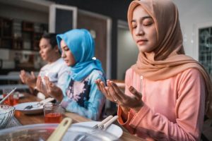 Mengetahui 8 Amalan Sunnah Ketika Berpuasa