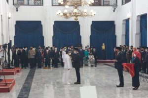 Yana Mulyana Resmi Dilantik Ridwan Kamil Sebagai Wali Kota Bandung