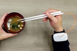 Canggih, Peneliti di Jepang Kembangkan Sumpit Listrik