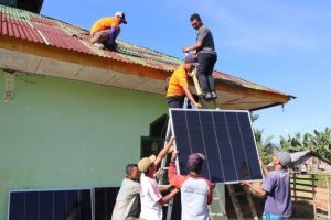BSI Pasang15 Panel Surya Di Masjid dan Mushala di NTT