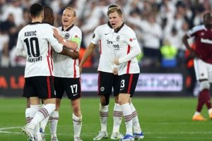 Pertandingan Leg Pertama, Eintracht Frankfurt Taklukkan West Ham 2-1