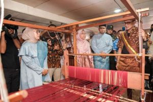 Menparekraf Promosi Rumah Adat Dengan “Storynomics Tourism”