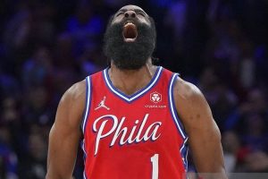 Demi Bertahan Di Philadelphia 76ers, James Harden Rela Potong Gaji