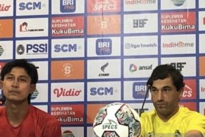 Hadapi Borneo FC, Pelatih Arema Target Curi Poin