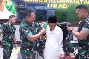 Kasad Jendral TNI Kukuhkan Habib Luthfi Sebagai Warga Kehormatan TNI AD