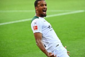 Berkat Penalti Alassane Plea, Gladbach Berhasil Tempati Puncak Klasemen
