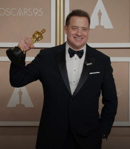 Brendan Fraser Teteskan Air Mata Saat Raih Aktor Terbaik Oscar 2023