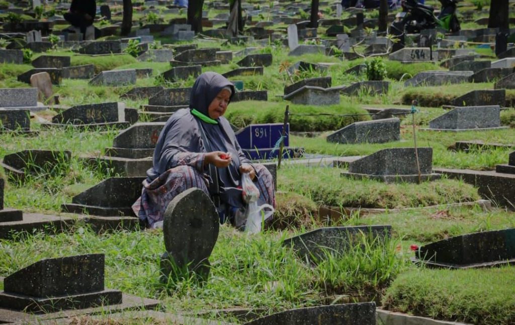 Zaman Dulu Dilarang Sekarang Dianjurkan, Berikut Hukum dan Doa Ziarah Kubur