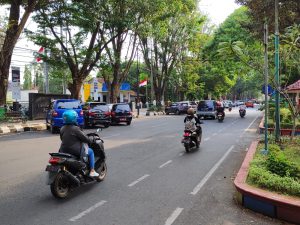 Dipenuhi Tempat Jualan dan Tempat Parkir, Kondisi Jalan Panglima Sudirman Pati Semrawut