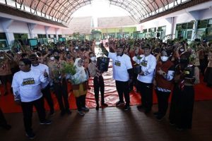 Wali Kota Madiun bagikan bibit tanaman cabai tekan inflasi daerah
