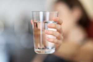 Dehidrasi hingga Gangguan Sistem Pencernaan, Ini 7 Dampak Kurang Minum Air Putih bagi Anak-Anak