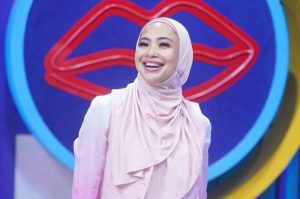 Feni Rose, Pembawa Acara Rumpi No Secret Memutuskan Untuk Berhijab Karena Hal Ini