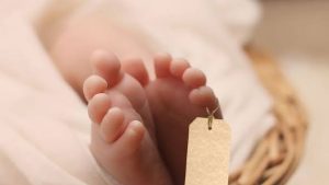 Penemuan Bayi Terbungkus Sarung di Depan Ponpes Al Hikmah Gresik