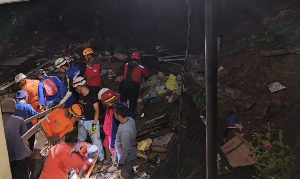 Tanah Longsor di Empang Bogor Memakan Korban Jiwa