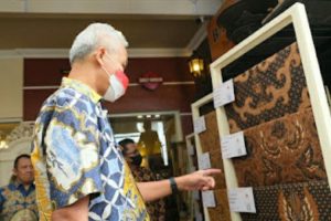 Ganjar Pranowo sebut kampung batik menjadi alternatif wisata dalam negeri